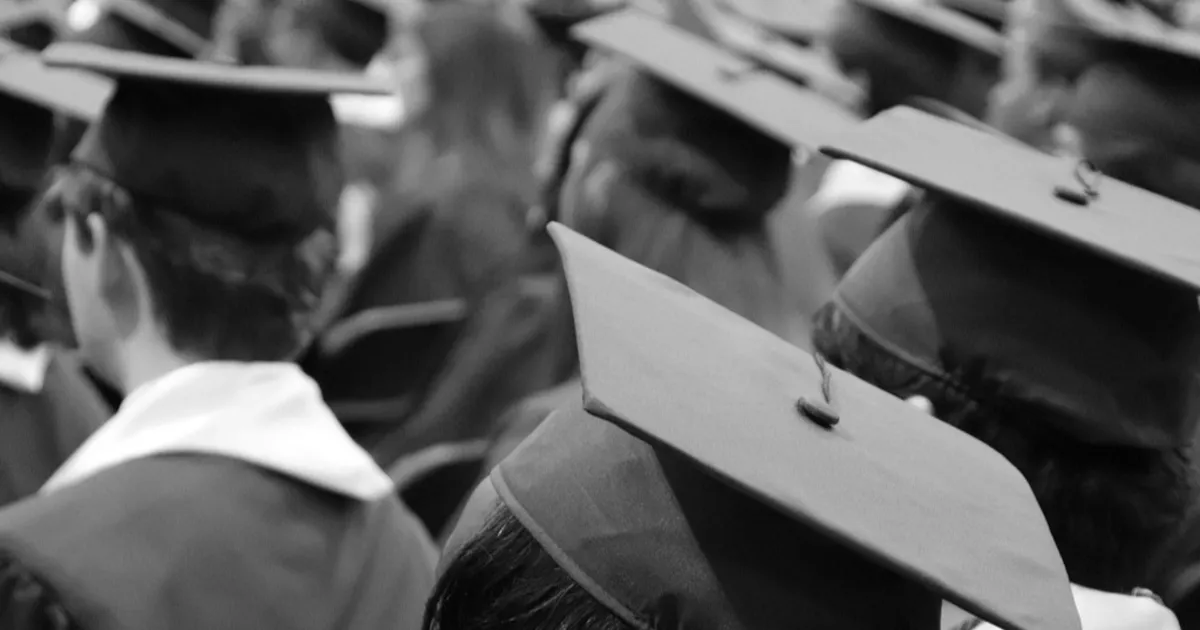 Ilustrasi wisudawan - Next Indonesia